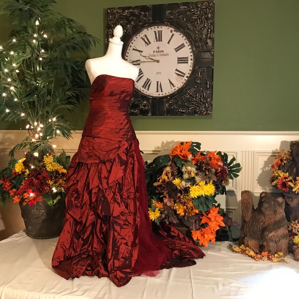 Formal evening ball gown dress